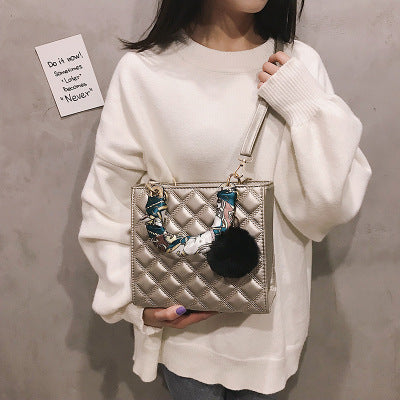 Fashion Embroidery Thread One-Shoulder Messenger Handbag